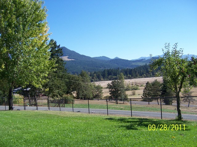 Sherry L Newcomer and Ron Newcomer Assisted Living Home Image in Dexter, OR